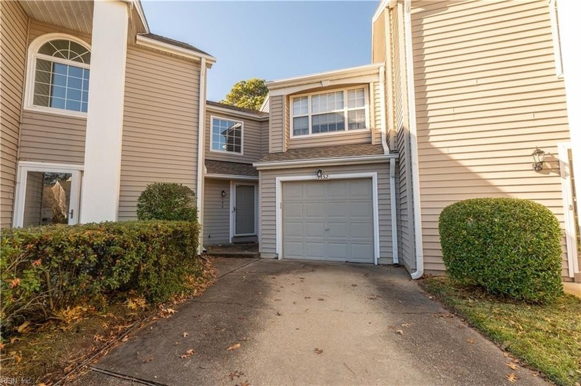 SELLERS TO REPLACE CARPET WITH FULL PRICE OFFER! Welcome to this - Beach Townhome/Townhouse for sale in Virginia Beach, Virginia on Beachhouse.com