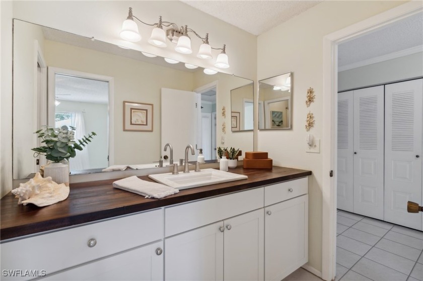 Welcome to Foxmoor Lakes! This single-family home is MOVE-IN - Beach Home for sale in North Fort Myers, Florida on Beachhouse.com