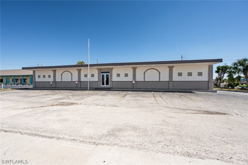 Amazing LOCATION, LOCATION, LOCATION! ....... Right on San - Beach Commercial for sale in Fort Myers Beach, Florida on Beachhouse.com