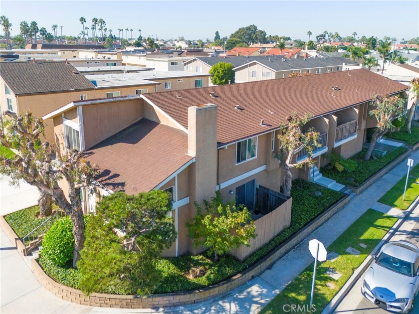 Delight your real estate investment portfolio with this super - Beach Apartment for sale in Huntington Beach, California on Beachhouse.com