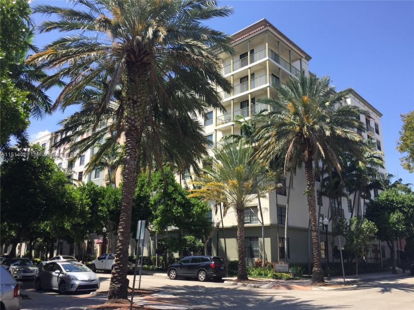 Spacious 1 bedroom/1 bath condo at Regent Park in Downtown - Beach Condo for sale in Hollywood, Florida on Beachhouse.com