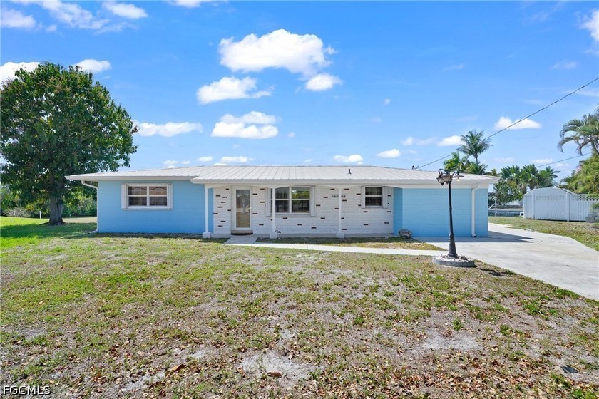 AMAZING PRICE for this beautifully remodeled 3-bedroom - Beach Home for sale in Matlacha, Florida on Beachhouse.com