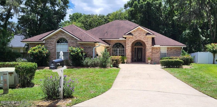 Beautiful full brick home on wooded cul-de-sac lot offers an - Beach Home for sale in Jacksonville, Florida on Beachhouse.com