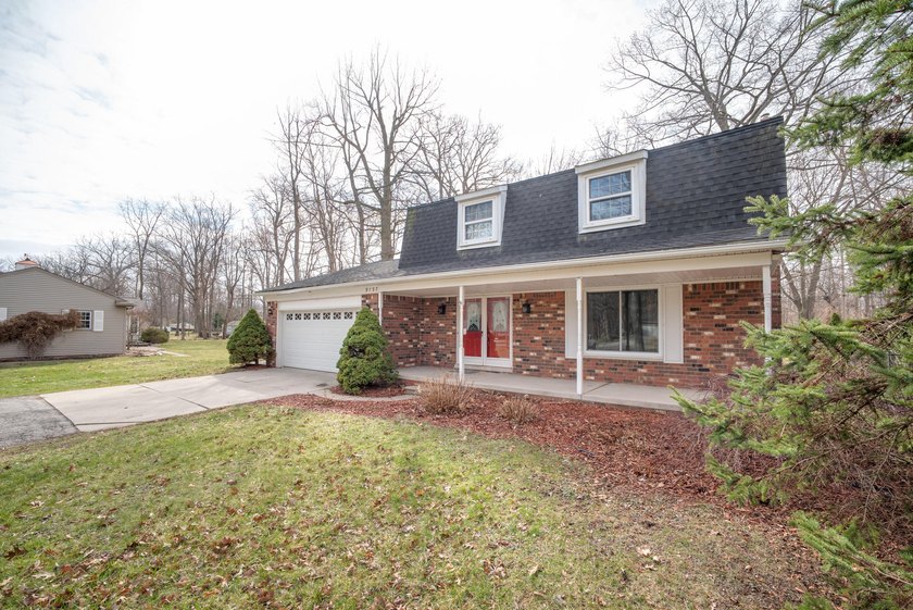 Instant equity in this spacious Colonial on over 1/2 acre of - Beach Home for sale in Grosse Ile, Michigan on Beachhouse.com