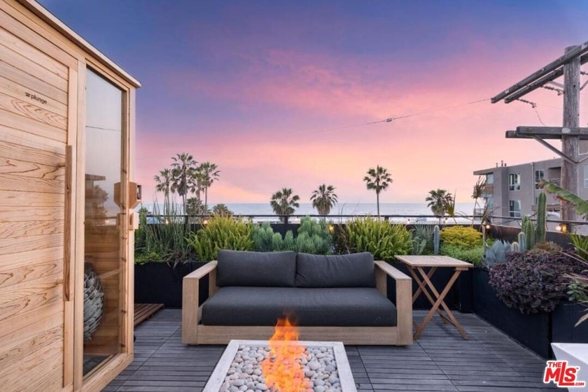 Modern Coastal Retreat in the Heart of Venice. Experience - Beach Home for sale in Venice, California on Beachhouse.com