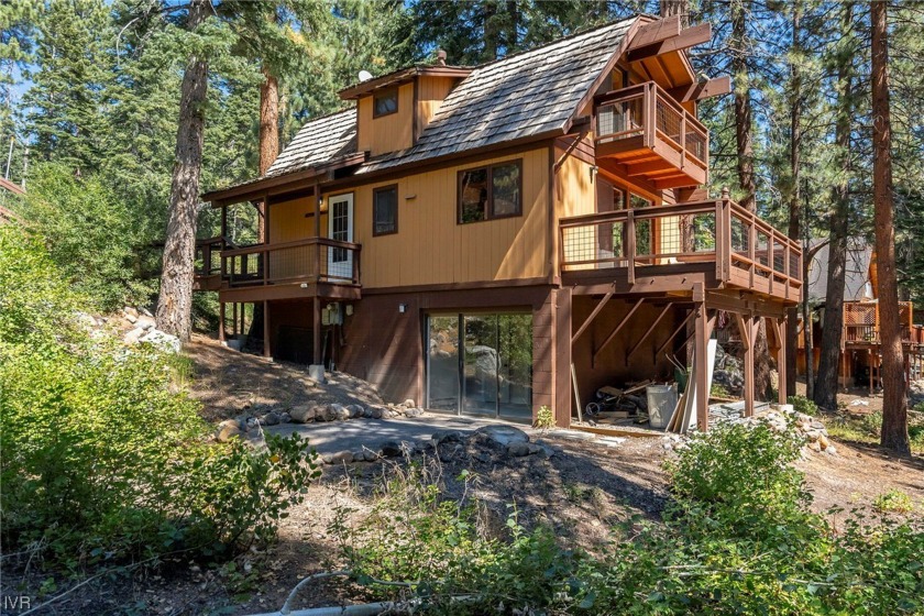 Welcome to your mountain retreat! This freshly remodeled 4-bed - Beach Home for sale in Incline Village, Nevada on Beachhouse.com