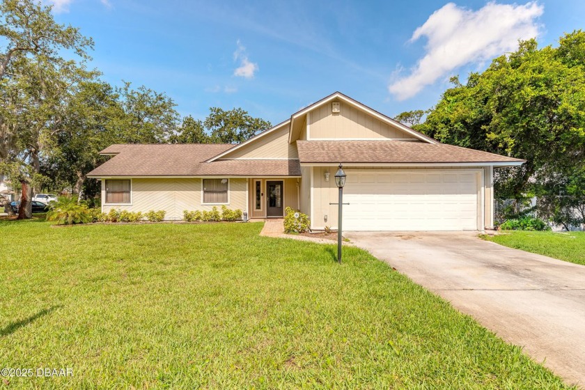 COZIE CUTIE IN QUIET PORT ORANGE NEIGHBORHOOD!This house comes - Beach Home for sale in Port Orange, Florida on Beachhouse.com
