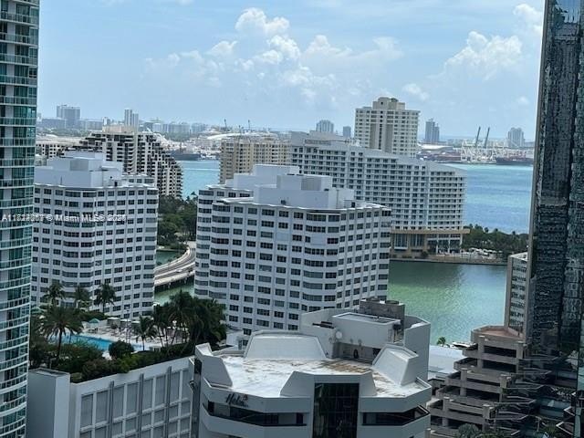 Gorgeous large studio in Brickell on the 24th floor providing a - Beach Condo for sale in Miami, Florida on Beachhouse.com