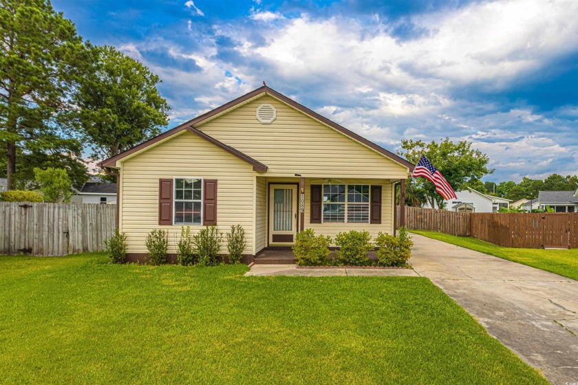 Just minutes from the ocean! This 3 bedroom, 2 full bathroom - Beach Home for sale in Murrells Inlet, South Carolina on Beachhouse.com