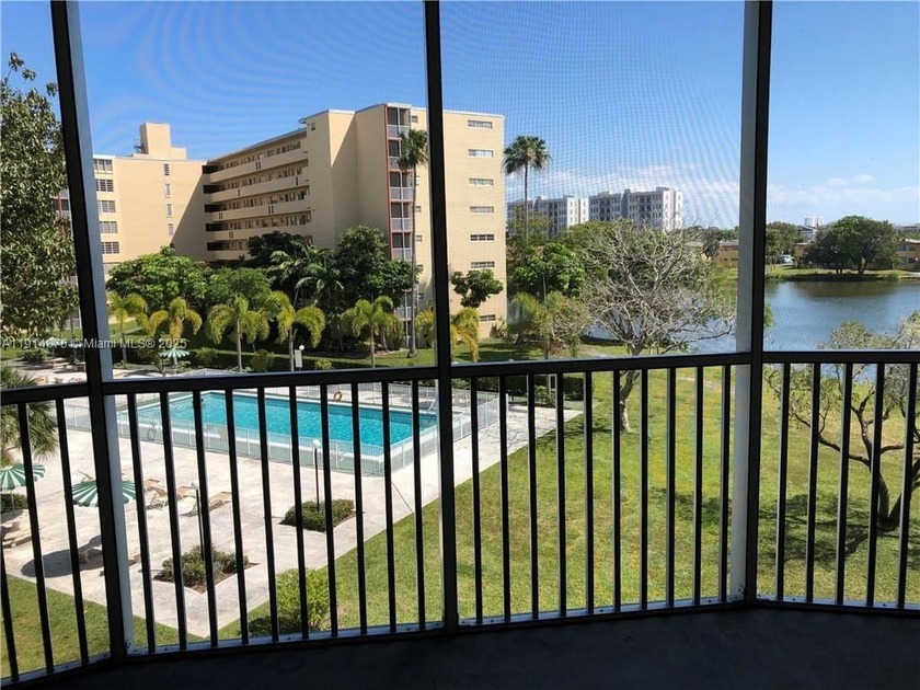 Large 2 bedroom 2 bathroom condo overlooking the community pool - Beach Condo for sale in Miami, Florida on Beachhouse.com