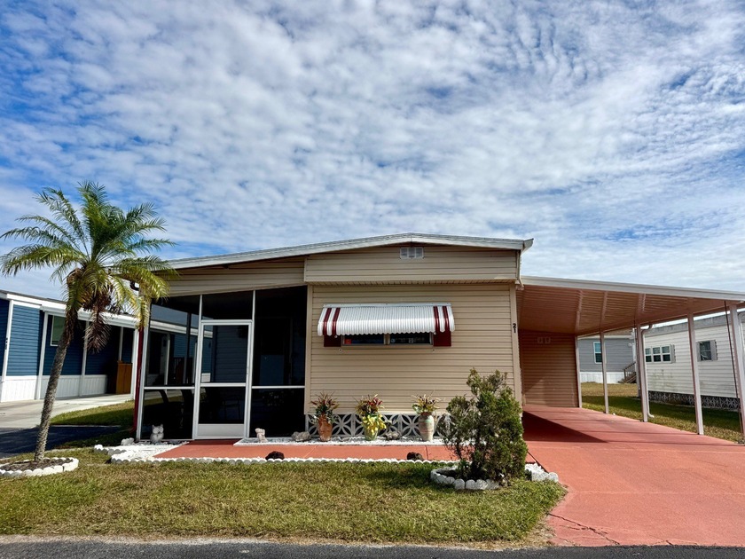 This 1972, 872 sq. ft. mobile home features 2 bedrooms and 1.5 - Beach Home for sale in Bradenton, Florida on Beachhouse.com