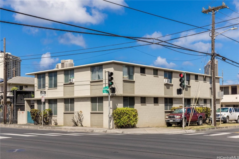 Amazing location for this 8 unit concrete / hollow tile building - Beach Lot for sale in Honolulu, Hawaii on Beachhouse.com