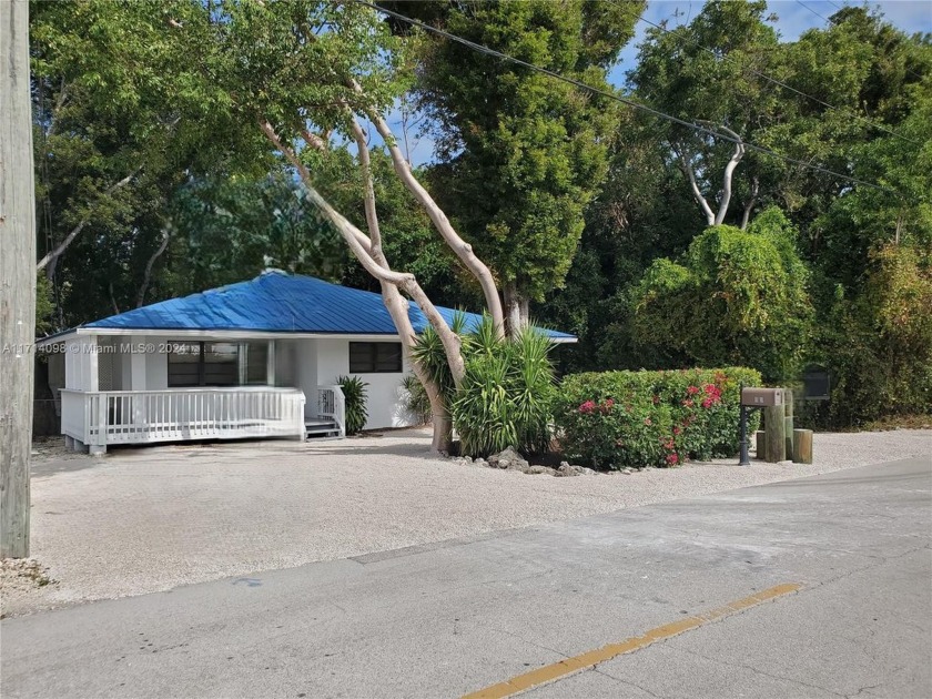 Immaculately maintained 3-bedroom, 2-bath concrete home on a - Beach Home for sale in Key Largo, Florida on Beachhouse.com