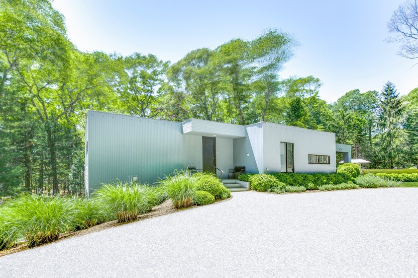 Just outside East Hampton Village on 3.5 acres, this recently - Beach Home for sale in East Hampton, New York on Beachhouse.com