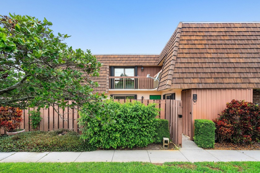 Great golf community with no membership fees.  2 bedroom with a - Beach Townhome/Townhouse for sale in Atlantis, Florida on Beachhouse.com