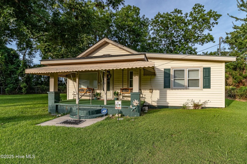 This charming 2-bedroom, 1-bath home blends modern updates with - Beach Home for sale in New Bern, North Carolina on Beachhouse.com