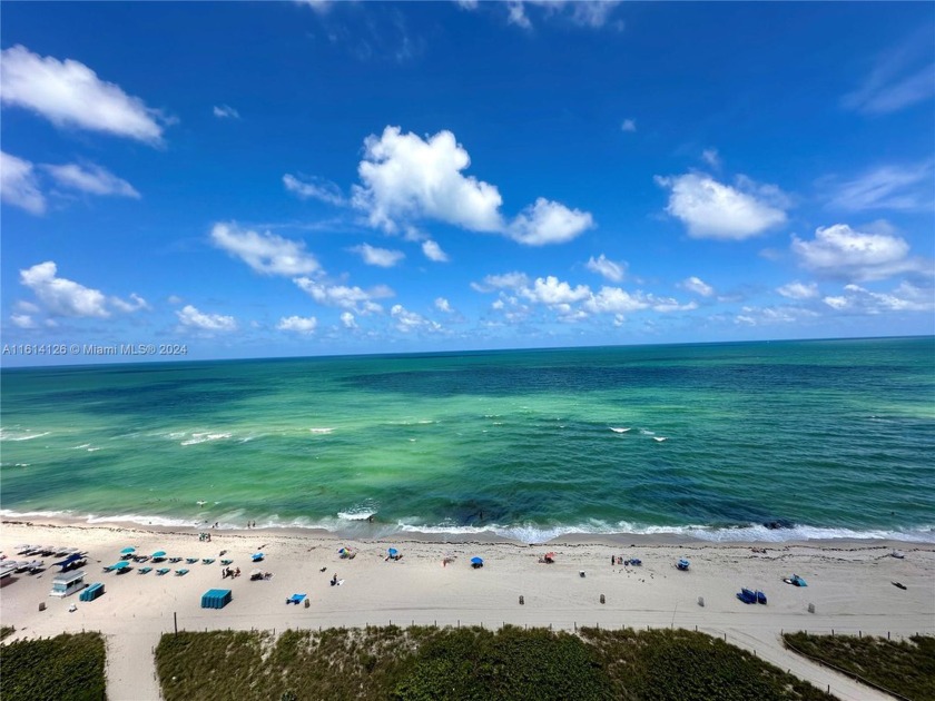 Great remodeled unit! Bright, light, and spacious in an - Beach Condo for sale in Miami Beach, Florida on Beachhouse.com