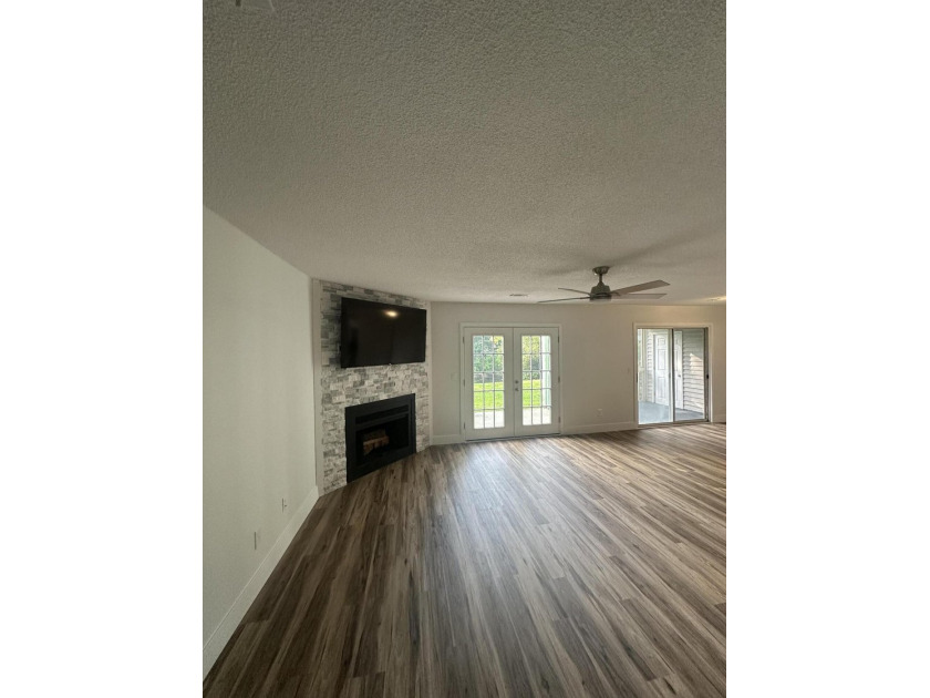 Beautifully updated 2bed 2bath condo with new HVAC,stainless - Beach Condo for sale in North Charleston, South Carolina on Beachhouse.com