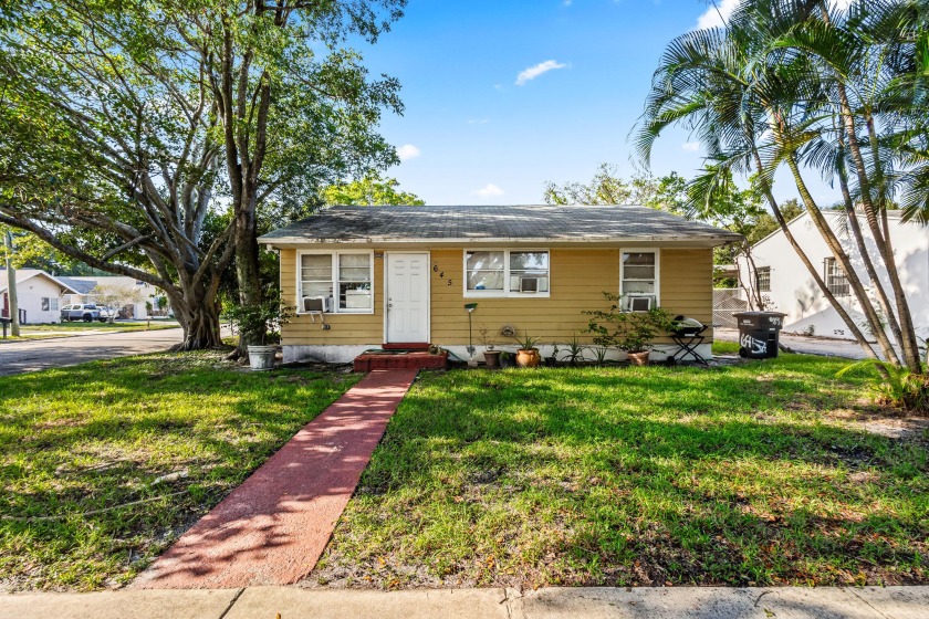 Investors opportunity is knocking at the door.  This property - Beach Townhome/Townhouse for sale in West Palm Beach, Florida on Beachhouse.com