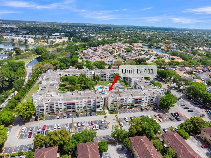 Freshly painted 2/2 top floor, corner unit with view of pool - Beach Condo for sale in Miami, Florida on Beachhouse.com