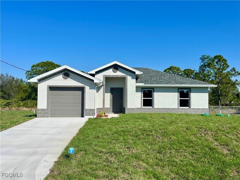 3% TOWARDS CLOSING COSTS!!! Fully automated sprinkler system - Beach Home for sale in Lehigh Acres, Florida on Beachhouse.com