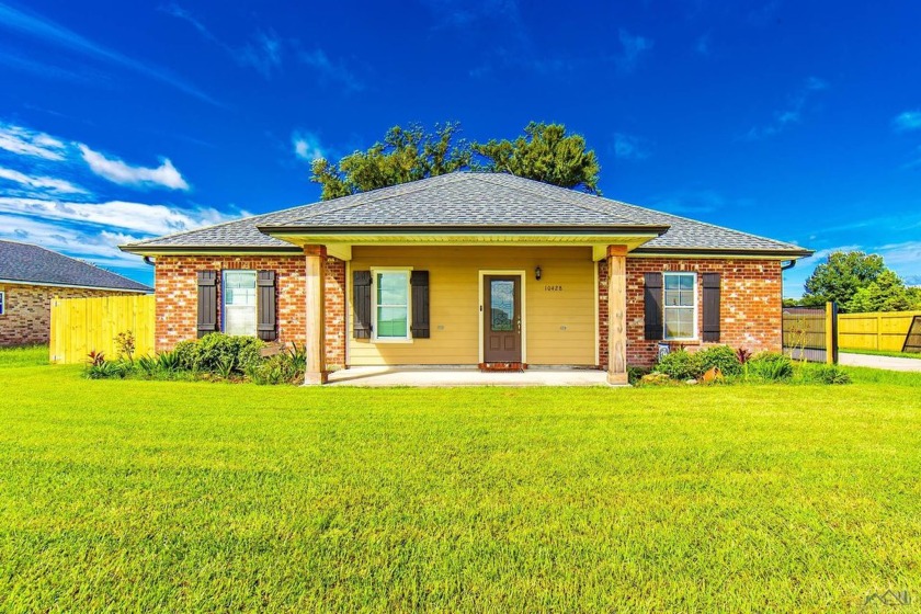 Welcome to your fully renovated 4-bedroom, 2-bathroom home in - Beach Home for sale in Houma, Louisiana on Beachhouse.com