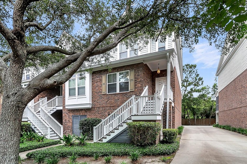 Beautifully Maintained End Unit in Prime Windermere Location - 1 - Beach Home for sale in Charleston, South Carolina on Beachhouse.com