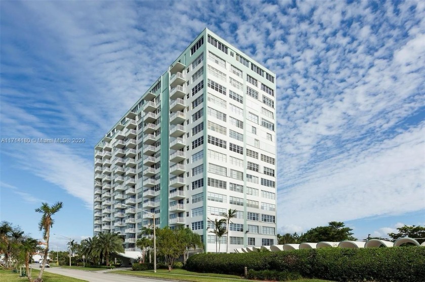 Direct Bay Views, expect to be wowed by the spectacular - Beach Condo for sale in North Miami, Florida on Beachhouse.com