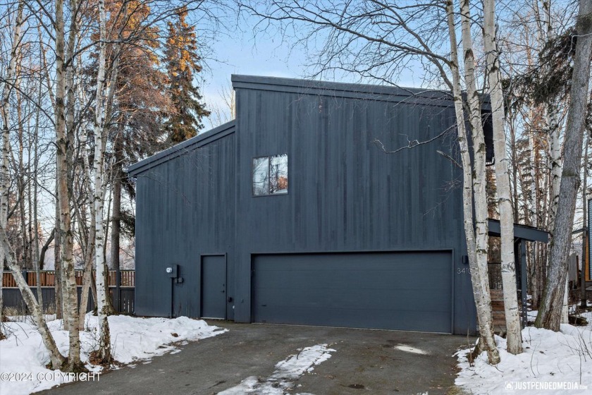 Architect designed, you'll feel miles away from city life in - Beach Home for sale in Anchorage, Alaska on Beachhouse.com