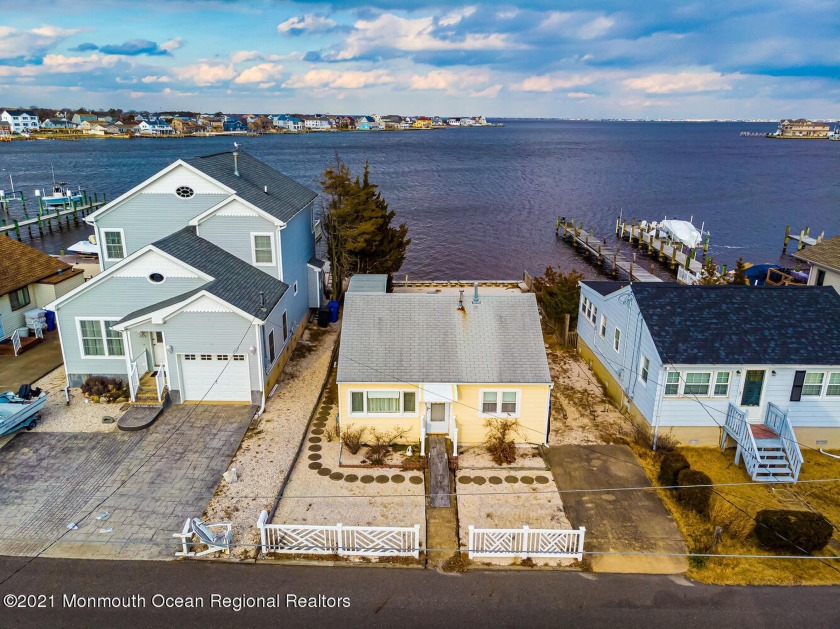 GREAT LOCATION! This home sits on the open bay and has - Beach Home for sale in Toms River, New Jersey on Beachhouse.com