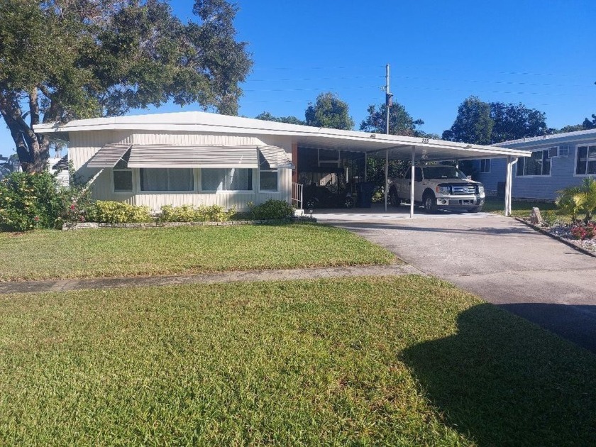 Beautiful 2br-2ba in Lake Tarpon Village....updates thru out - Beach Home for sale in Palm Harbor, Florida on Beachhouse.com