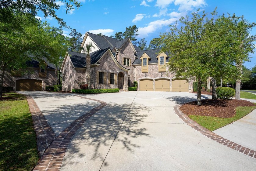 This exquisite, move-in-ready estate is perfectly situated on a - Beach Home for sale in Murrells Inlet, South Carolina on Beachhouse.com