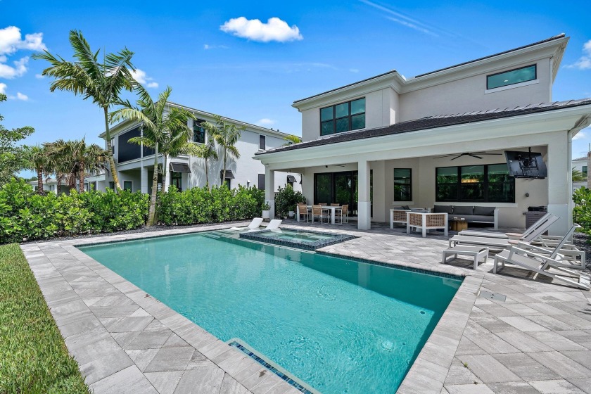 Stunning Newer construction in Palm Beach Gardens, featuring a - Beach Home for sale in Palm Beach Gardens, Florida on Beachhouse.com