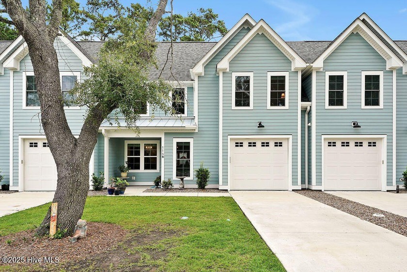 This stunning 3-bedroom, 2.5-bath townhome is less than 3 years - Beach Townhome/Townhouse for sale in Southport, North Carolina on Beachhouse.com
