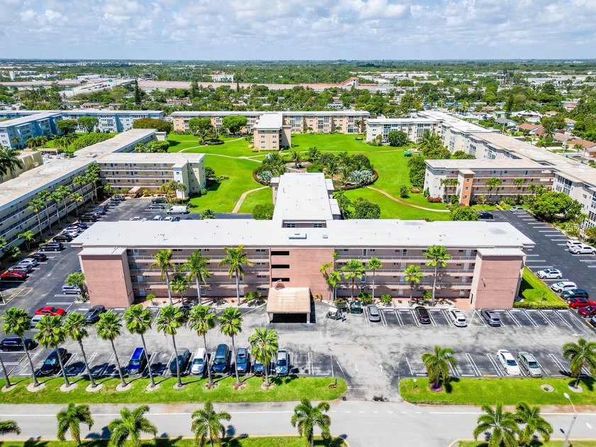 Beautiful 2BR/2BA condo located in a desirable 55+ resort-style - Beach Condo for sale in Boynton Beach, Florida on Beachhouse.com