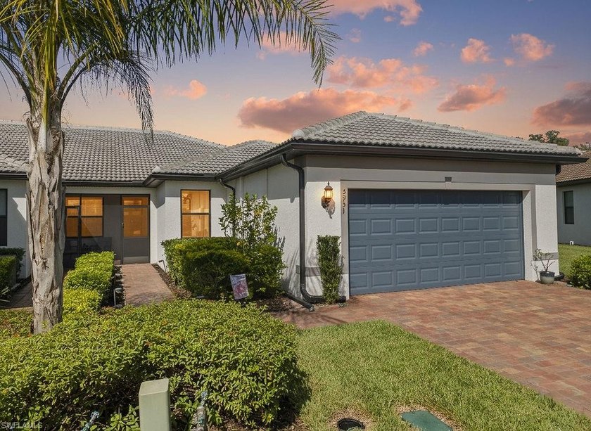 Welcome to this immaculate *Cascadia* model 2 bedroom + den, 2 - Beach Home for sale in Ave Maria, Florida on Beachhouse.com