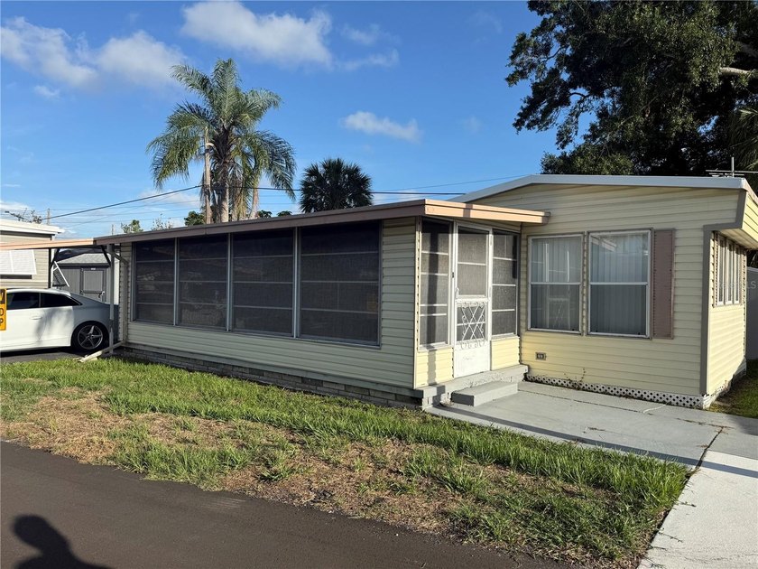 This charming and fully furnished 1-bedroom, 1-bath mobile home - Beach Home for sale in Largo, Florida on Beachhouse.com
