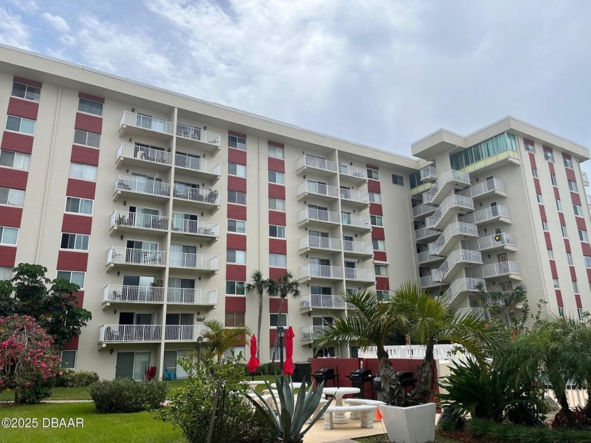 Easy access 1st floor waterfront condo showcasing views up and - Beach Condo for sale in Daytona Beach, Florida on Beachhouse.com