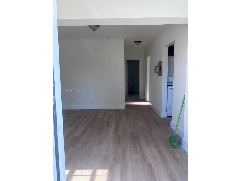 Excellent investment opportunity in Liberty City! This - Beach Townhome/Townhouse for sale in Miami, Florida on Beachhouse.com