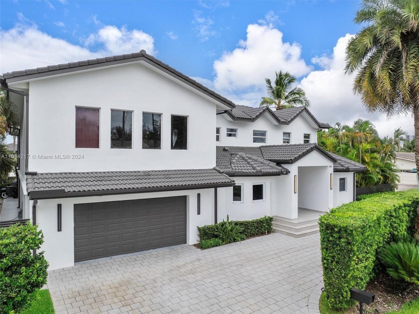 Absolutely stunning waterfront residence in Golden Isles - Beach Home for sale in Hallandale Beach, Florida on Beachhouse.com