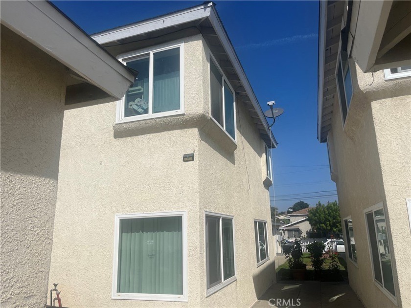 Great investment opportunity  in San Pedro awaits!  This 4 unit - Beach Townhome/Townhouse for sale in San Pedro, California on Beachhouse.com