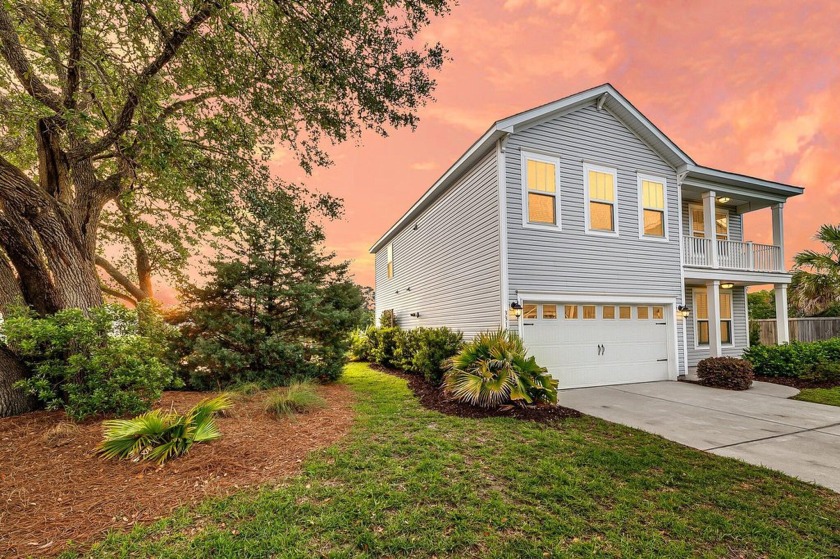 ELEGANT WATERFRONT LIVING ON ONE OF THE NEIGHBORHOOD'S ONLY - Beach Home for sale in Johns Island, South Carolina on Beachhouse.com