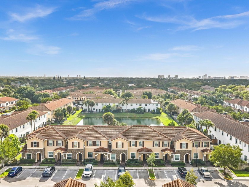 Discover the ultimate living experience in this stunning - Beach Townhome/Townhouse for sale in West Palm Beach, Florida on Beachhouse.com