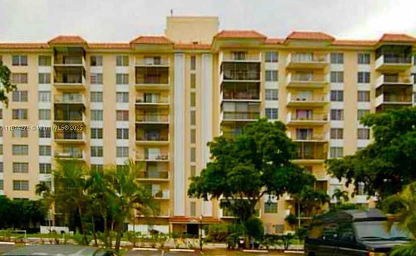 Bright and spacious 2/2 condo on the 8th floor with an - Beach Condo for sale in Lauderhill, Florida on Beachhouse.com
