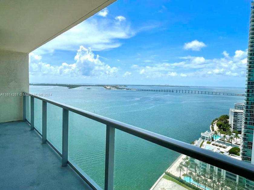 Large 1 bedroom / 1 bathroom with amazing bay views and a large - Beach Condo for sale in Miami, Florida on Beachhouse.com