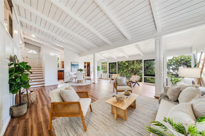 Welcome to this refreshed home in Waialae Nui Ridge, designed by - Beach Home for sale in Honolulu, Hawaii on Beachhouse.com
