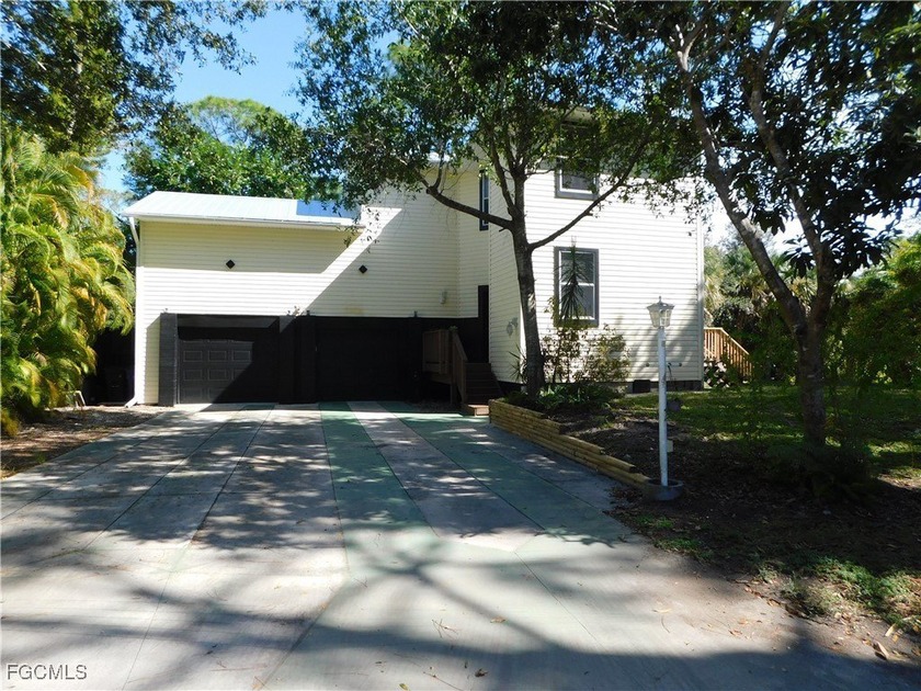 Beautifully renovated light-filled home with a unique European - Beach Home for sale in North Fort Myers, Florida on Beachhouse.com