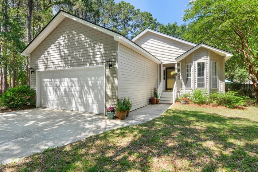 Welcome to 1227 Ocean View Road, a charming single-family home - Beach Home for sale in Charleston, South Carolina on Beachhouse.com