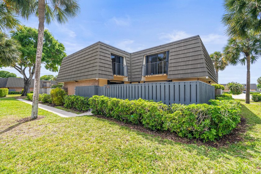 Beautiful 2-bedroom, 2 full and 1 half-bath home in a tranquil - Beach Townhome/Townhouse for sale in West Palm Beach, Florida on Beachhouse.com