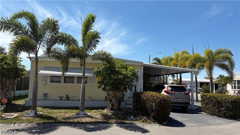 This SPACIOUS doublewide is IDEALLY LOCATED on an ample corner - Beach Home for sale in North Fort Myers, Florida on Beachhouse.com